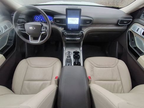 Used 2023 Ford Explorer Platinum w/ Technology Package AWD/4WD image 15