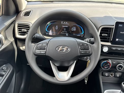 Used 2026 Hyundai Venue SE FWD image 24