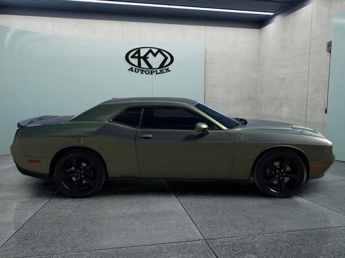 Used 2018 Dodge Challenger R/T w/ Driver Convenience Group RWD image 2