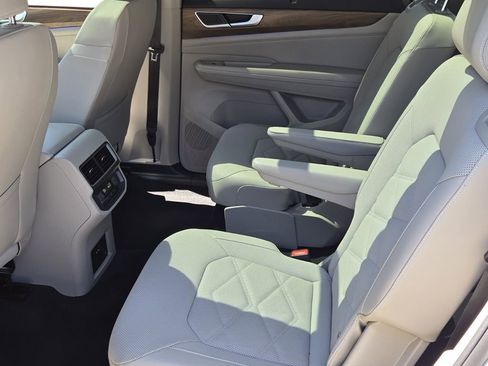 Used 2024 Volkswagen Atlas SE image 11