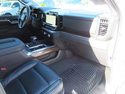 Used 2022 GMC Sierra 1500 Elevation w/ Preferred Package AWD/4WD image 12