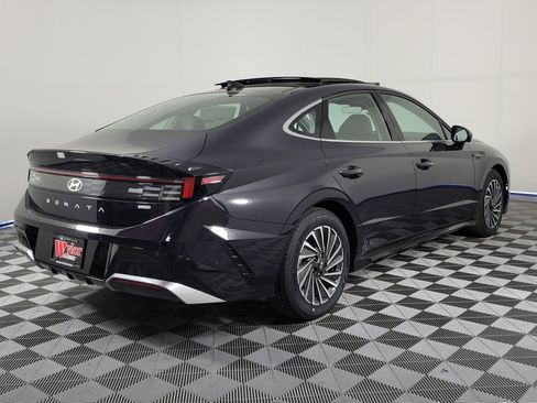 New 2026 Hyundai Sonata Limited FWD image 3
