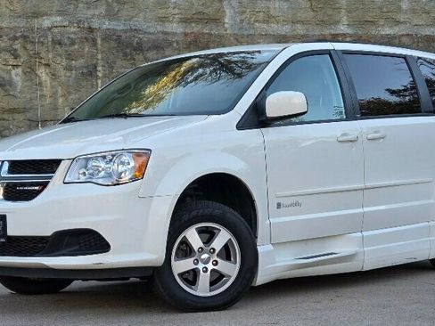 Used 2013 Dodge Grand Caravan SXT image 38