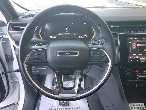 Used 2022 Jeep Grand Cherokee L Laredo image 18