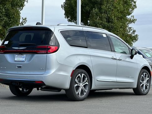 New 2026 Chrysler Pacifica Pinnacle w/ Trailer Tow Group image 4