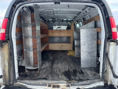 Used 2015 GMC Savana 2500 image 16