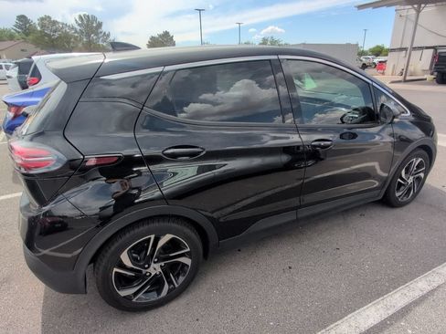 Used 2023 Chevrolet Bolt LT w/ Infotainment Package FWD image 8