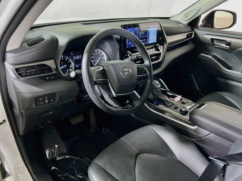 Certified 2021 Toyota Highlander Limited AWD/4WD image 9