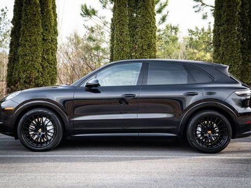 Used 2021 Porsche Cayenne GTS image 9