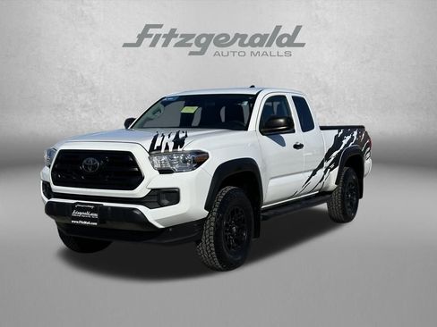 Used 2019 Toyota Tacoma SR w/ SX Package image 2