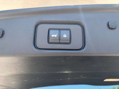 Used 2025 Nissan Pathfinder SV AWD/4WD image 23