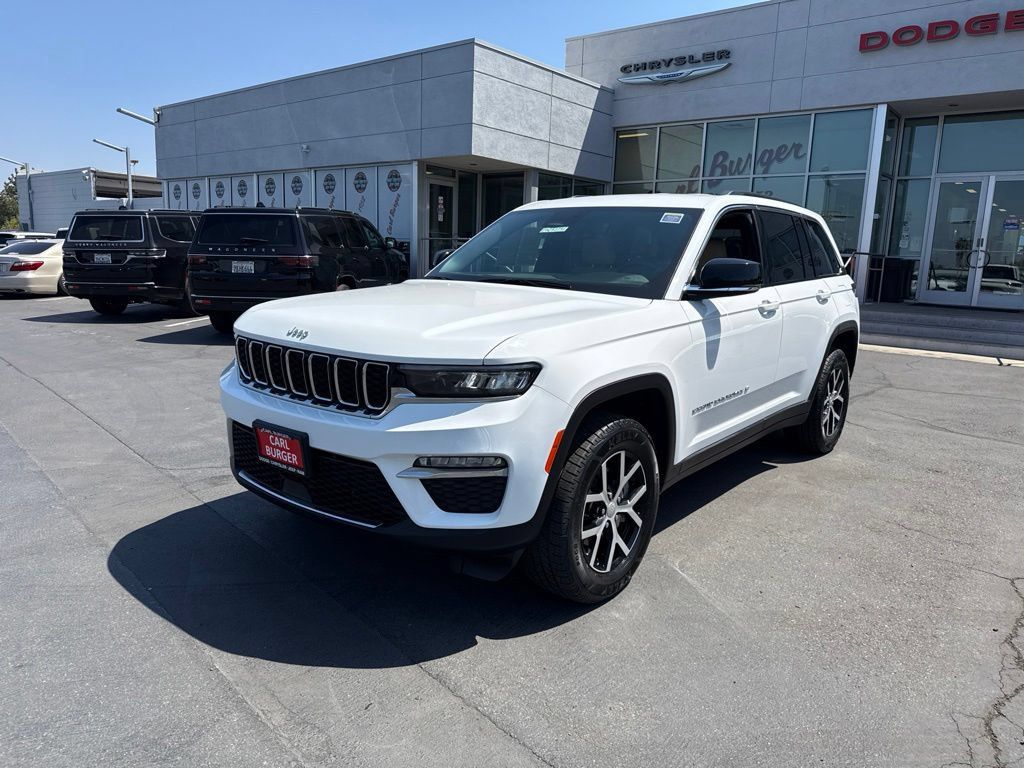 Certified 2025 Jeep Grand Cherokee Limited w/ Trailer Tow Package AWD/4WD image 3