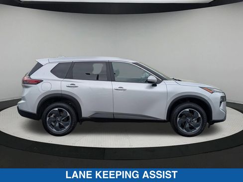 Used 2024 Nissan Rogue SV AWD/4WD image 2