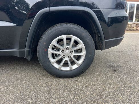 Used 2022 Jeep Grand Cherokee Laredo E w/ Security & Convenience Group image 9