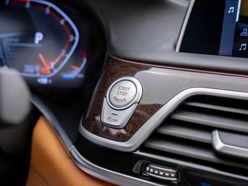 Certified 2022 BMW 750i xDrive w/ Executive Package image 19