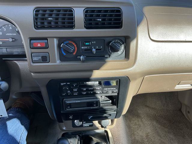 Used 1998 Nissan Frontier XE AWD/4WD image 13