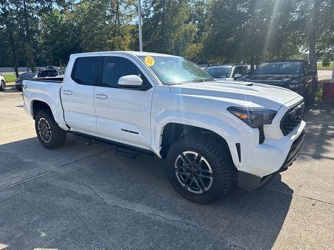 Certified 2025 Toyota Tacoma TRD Sport AWD/4WD image 9
