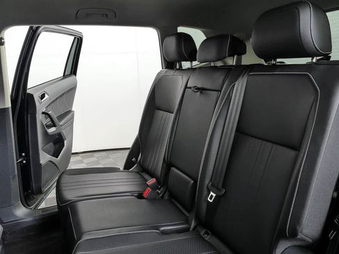 Certified 2024 Volkswagen Tiguan SE FWD image 21