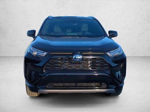 Used 2024 Toyota RAV4 SE image 2