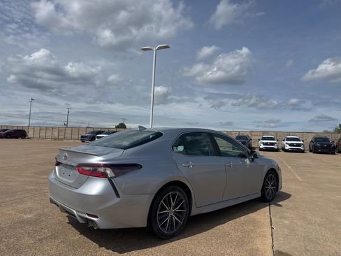 Used 2022 Toyota Camry SE FWD image 20