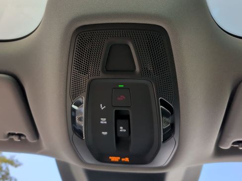 New 2025 Audi A6 e-tron Premium Plus image 7