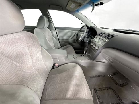 Used 2011 Toyota Camry image 34
