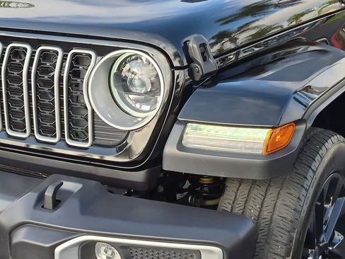 Used 2025 Jeep Wrangler Unlimited Sahara w/ Safety Group AWD/4WD image 6
