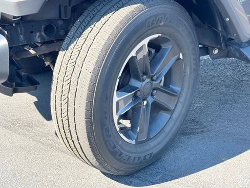 Used 2022 Jeep Wrangler Unlimited Sahara image 9