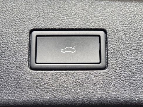 Used 2025 Volkswagen Atlas Peak Edition SE image 22