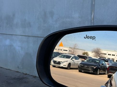 Used 2025 Jeep Compass Trailhawk image 19