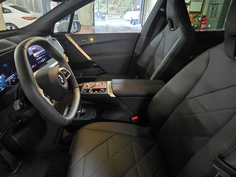New 2026 BMW iX xDrive60 w/ Executive Package image 21