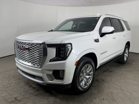 Used 2023 GMC Yukon Denali AWD/4WD image 3