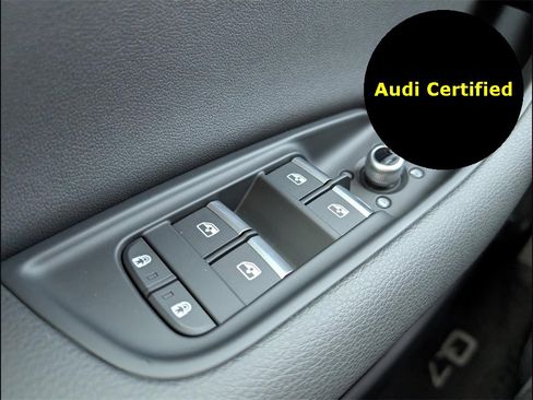 Certified 2025 Audi Q7 2.0T Premium w/ Convenience Plus Package image 11