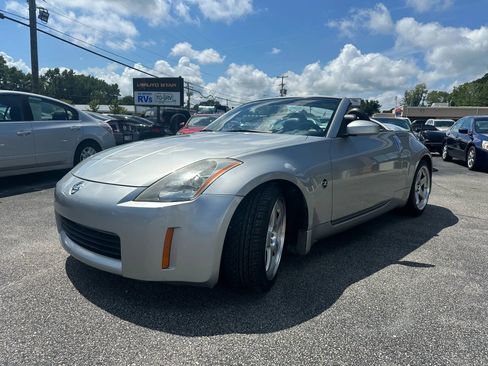Used 2005 Nissan 350Z Touring image 10