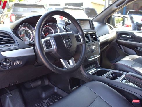 Used 2019 Dodge Grand Caravan GT image 3