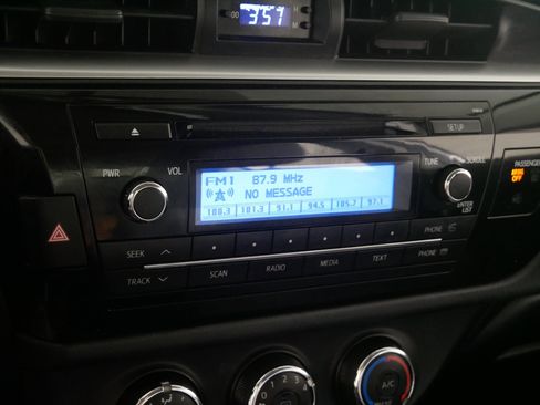 Used 2015 Toyota Corolla L image 22