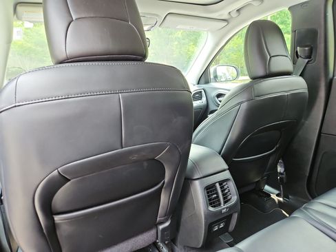 Used 2021 Jeep Cherokee Latitude Plus w/ Sun & Sound Group AWD/4WD image 20