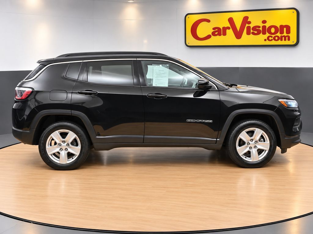 Used 2022 Jeep Compass Latitude w/ Convenience Group AWD/4WD image 4