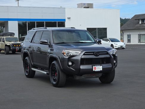 Certified 2022 Toyota 4Runner SR5 Premium image 2