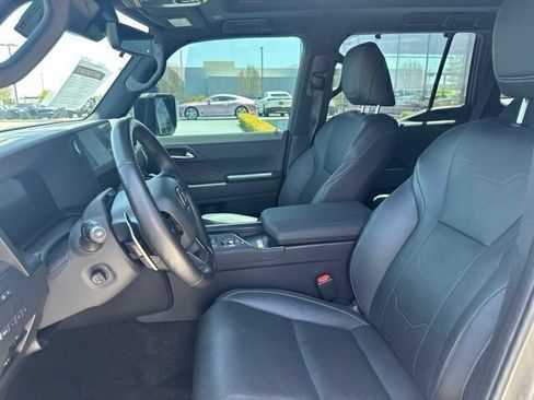 Used 2024 Lexus GX 550 w/ Cold Area Package AWD/4WD image 9