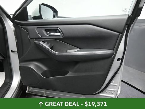 Used 2024 Nissan Rogue SV image 21