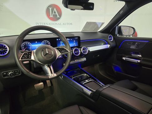 Used 2025 Mercedes-Benz GLB 250 4MATIC image 13