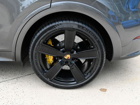 Used 2021 Porsche Cayenne Turbo AWD/4WD image 10