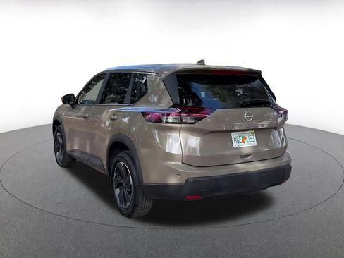 Used 2025 Nissan Rogue SV image 11