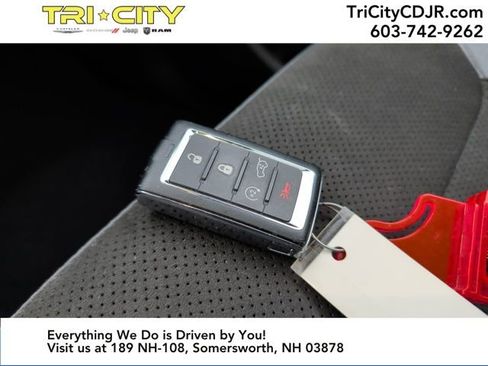 Used 2023 Jeep Grand Cherokee L Laredo image 36