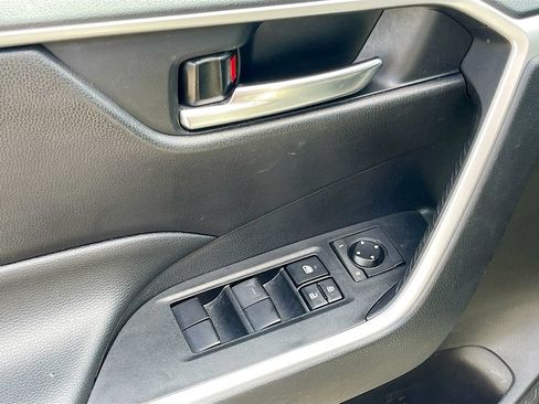Used 2021 Toyota RAV4 XLE w/ Convenience Package FWD image 18