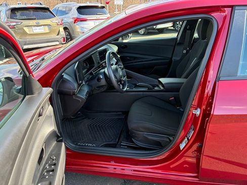 Used 2025 Hyundai Elantra Sport image 36