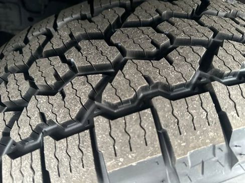 Used 2023 Chevrolet Colorado Z71 w/ Z71 Convenience Package 2 image 31