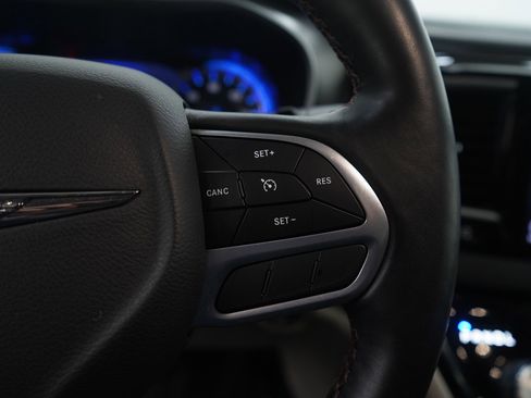 Used 2020 Chrysler Pacifica Touring-L Plus image 19