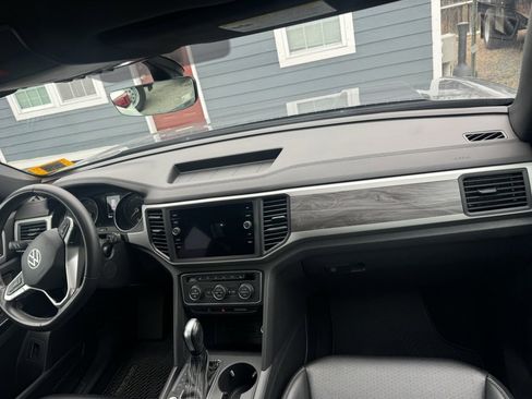 Used 2021 Volkswagen Atlas Cross Sport SE w/ Panoramic Sunroof Package image 13